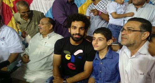 بالفيديو والصور.. يلا كورة في نجريج.. هنا لمس صلاح الكرة لأول مرة 